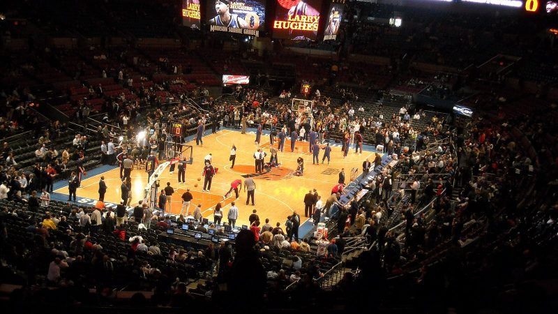 Los Knicks barren a los Cavaliers (130-93) y llegan a sus primeras Finales NBA desde 1999