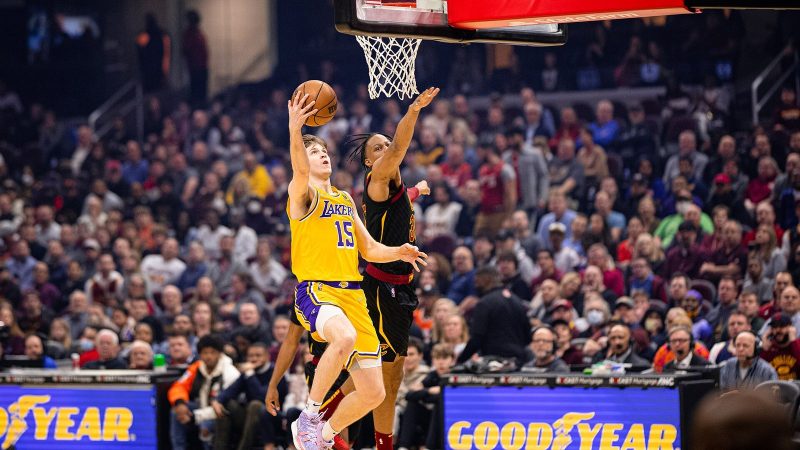 Nets ofrecerán 178 millones a Reaves; Lakers contra el reloj