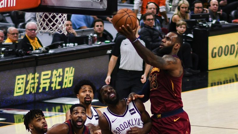 Los Cavaliers siguen favoritos para fichar a LeBron James, pero Timberwolves y 76ers entran en escena
